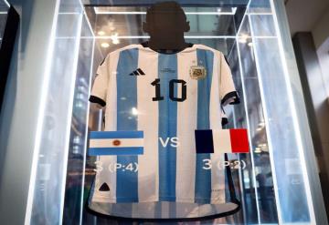 Subastan seis playeras que Lionel Messi usó durante el Mundial 2022 por 7,8 millones de dólares