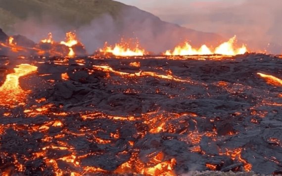 Video. Fuerte explosión volcánica en Islandia