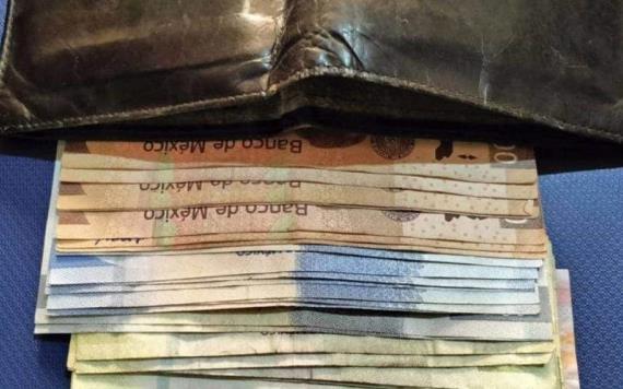 Aparece dueño de cartera con 10 mil pesos perdida en Torreón