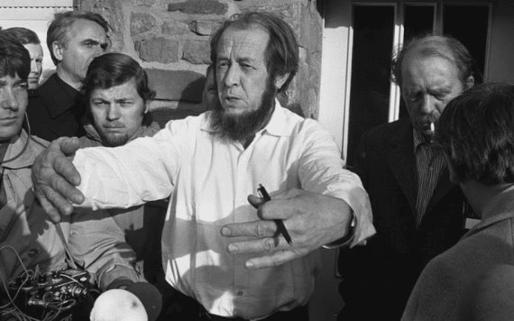 Aleksandr Solzhenitsyn y su Desafiante Crítica a Occidente