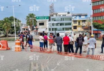 Exigen trabajadores sus pagos atrasados