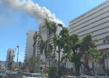 VIDEO: Incendio en el recién reabierto hotel Emporio en Acapulco