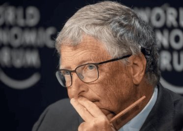 Bill Gates reveló las carreras que conviene para sobrevivir a la ´masacre laboral´ que la IA pronto causará