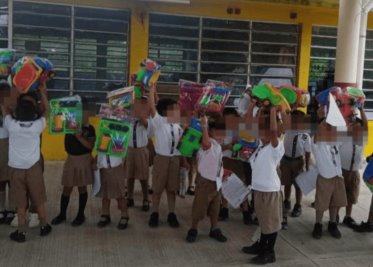 Gobierno de Cunduacán entrega apoyo a primaria de la Colonia Emiliano Zapata