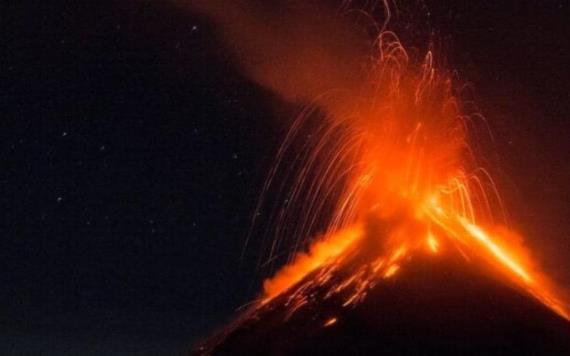 Se registra erupción volcánica en isla de Japón