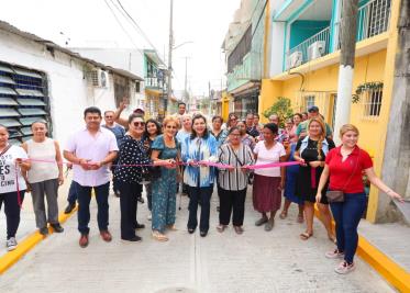 Entrega Centro calle con obra integral de pavimentación y drenaje en Col. Espejo I