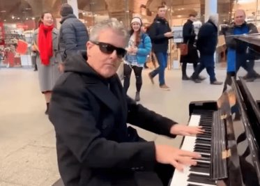 Chinos confrontan a pianista en Londres: "No nos puedes filmar"