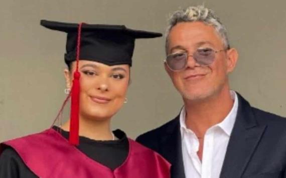 Alejandro Sanz sorprende a su hija en su graduación