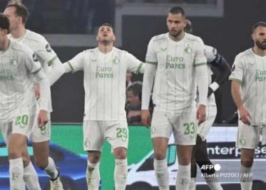 Santiago Giménez vacunó a la Roma al minuto 5 en la Europa League