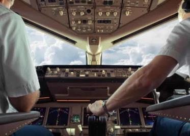 Piloto y copiloto duermen juntos en pleno vuelo a Indonesia