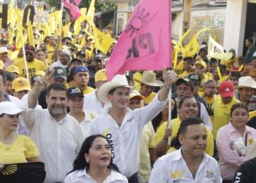 Recibe Ovidio Peralta el respaldo del pueblo en ciudad Tecolutilla
