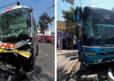 Dos autobuses chocan de frente en CDMX; suman 23 personas lesionadas
