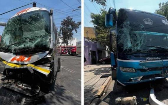 Dos autobuses chocan de frente en CDMX; suman 23 personas lesionadas