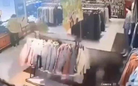 Se desploma piso de tienda de ropa en China