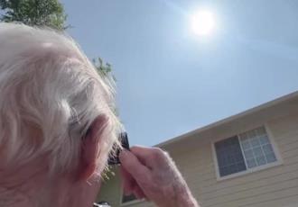 Abuelito de 105 años asegura haber visto 13 eclipses a lo largo de su vida
