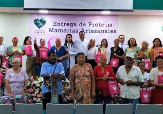 Entrega Voluntariado del IMSS Tabasco prótesis de mama artesanales