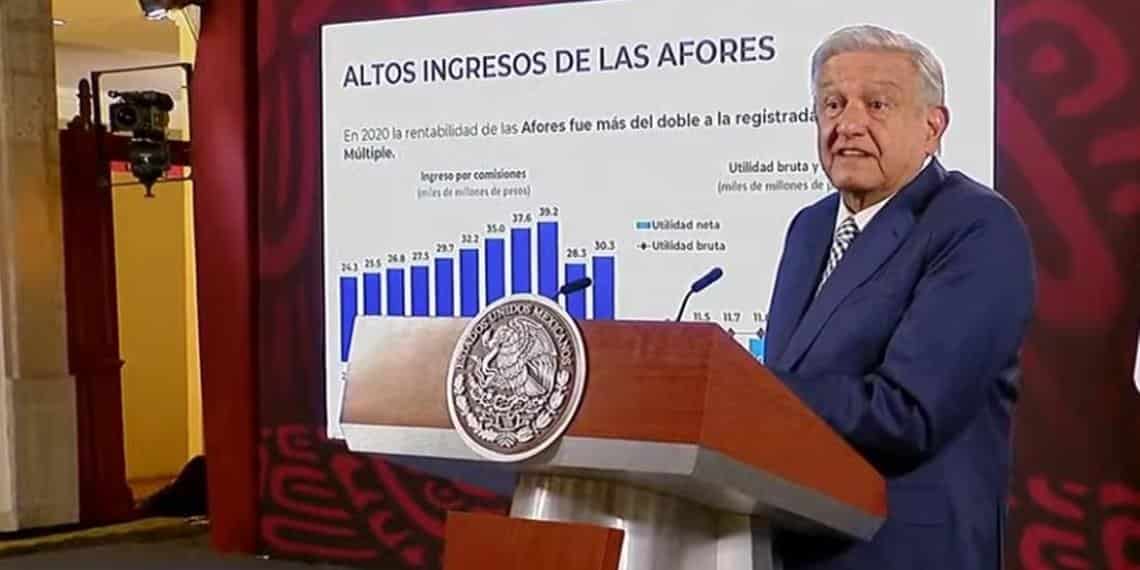 AMLO acusa a TV Azteca de conflicto de interés porque tienen Afore-Azteca y deben al IMSS