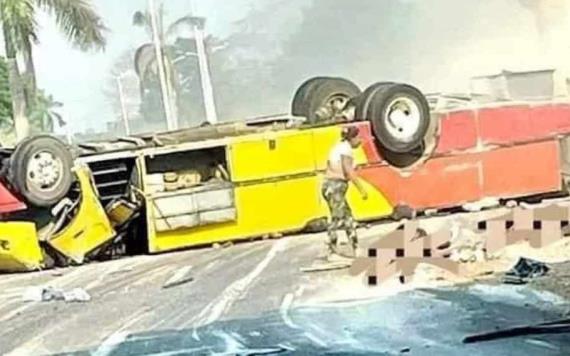 Fatal accidente deja muertos y pasajeros heridos; la mayoría son de Jonuta