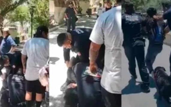 ¿Abuso de autoridad? Policías de Torreón someten a hombre porque su perro se metió a una fuente a refrescarse