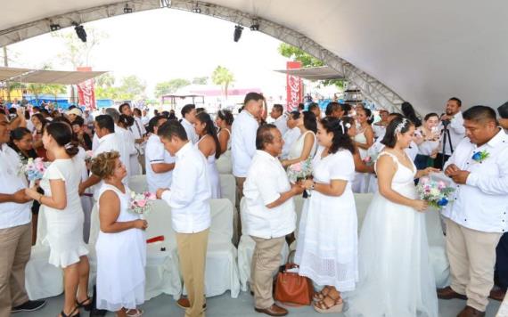 Unen sus vidas 30 parejas en Boda Colectiva en la Feria Tabasco 2024