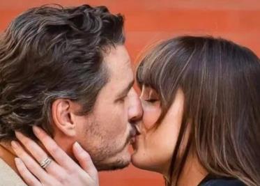 Captan a Pedro Pascal y Dakota Johnson besándose