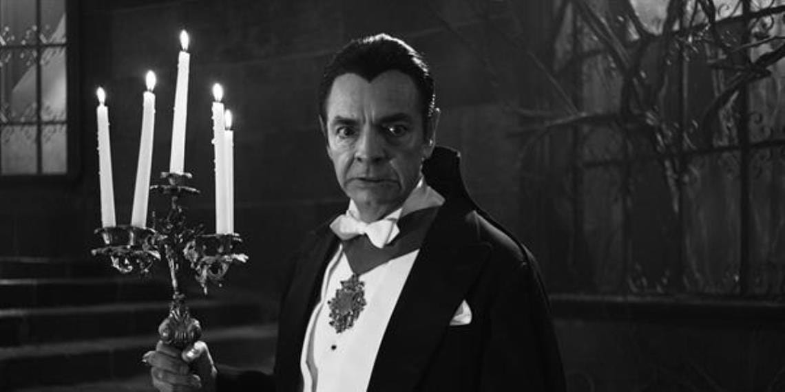 Eugenio Derbez interpretará a Drácula en Y llegaron de noche, comedia que revive cómo se grabó el filme en 1930 | FOTOS