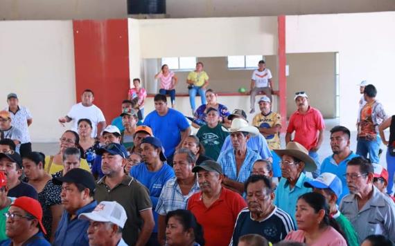 Gobierno de Comalcalco y CFE se reúne con habitantes de Ciudad Tecolutilla y presentan avances en mejora del servicio