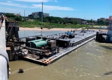 Una barcaza chocó con un puente y causa derrame de petróleo en Texas