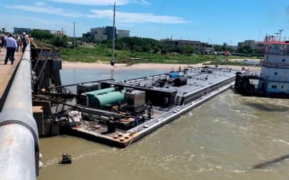 Una barcaza chocó con un puente y causa derrame de petróleo en Texas