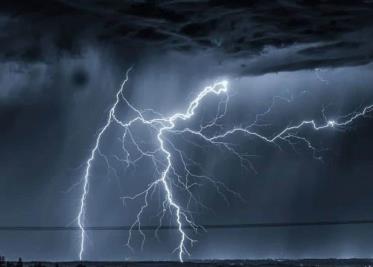 Más de un millón de personas se quedan sin luz por tormentas en Texas