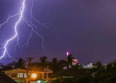 Un rayo impactó a 3 menores en playa de Puerto Rico
