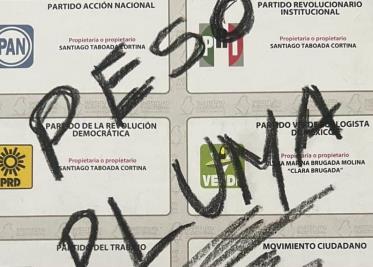 Joven presume que escribió Peso Pluma en boleta electoral; usuarios lo critican