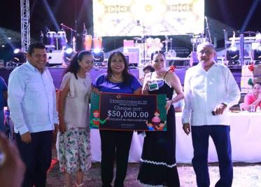 Gobierno de Comalcalco reconoce y festeja al magisterio del municipio con espectacular celebración