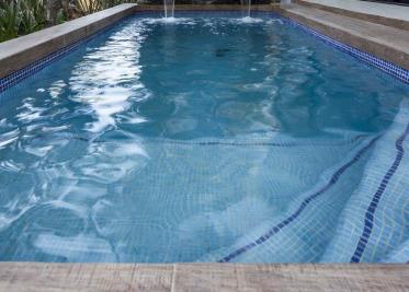 Dos hermanas pequeñas mueren ahogadas en piscina