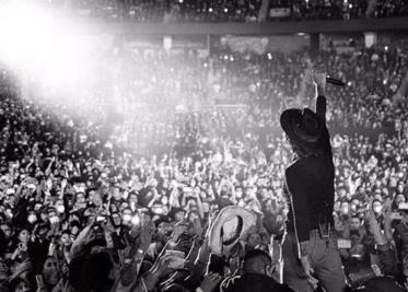 Vuelve a brillar Enrique Bunbury en su regreso a Guadalajara