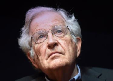 La esposa de Noam Chomsky declara que la noticia de su fallecimiento es falsa