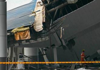 Colapsa parte del techo de un aeropuerto por las intensas lluvias en la India