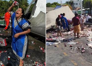 Mujer se baña en cerveza tras volcadura de camión en Campeche y se viraliza: una lavadita y pa la fiesta