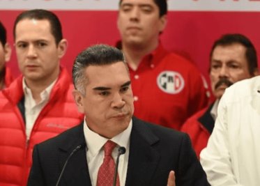 Exgobernadores del PRI exigen salida inmediata de Alito Moreno; piden no reelección en la dirigencia