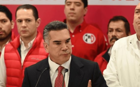 Exgobernadores del PRI exigen salida inmediata de Alito Moreno; piden no reelección en la dirigencia