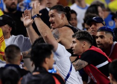 Darwin Núñez se agarró a golpes con aficionados de Colombia tras eliminación de Uruguay en Copa América