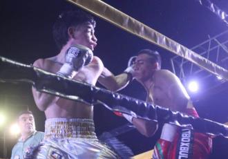 El boxeador tabasqueño Christian Ruiz Rico debutó con un estupendo nocaut en la función de boxeo en el Parque La Choca