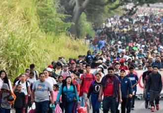 Pese a la advertencia de Trump, migrantes se dirigen a EEUU desde la frontera sur de México