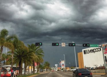 Onda tropical No. 13 sobre el sureste y sur de México propiciará chubascos y lluvias fuertes