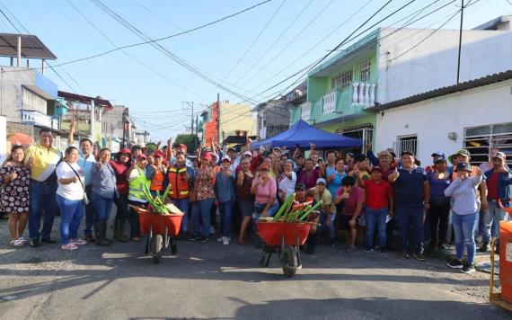 Participan vecinos de la colonia Gil y Sáenz en la Jornada de Limpieza en sus calles