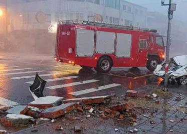 Incendio sin control en California que ha obligado al desalojo y cierre de carreteras