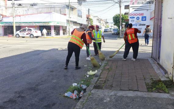 Conmemora alcaldesa Aura Medina Cano con trabajadores el Día del Barrendero