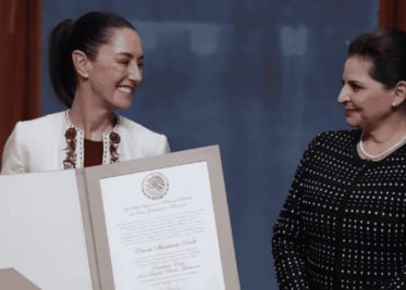 Claudia Sheinbaum recibe constancia como Presidenta Electa de México