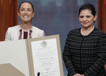 Claudia Sheinbaum recibe constancia como Presidenta Electa de México