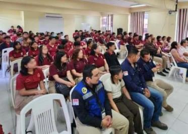 Completa Centro capacitación de alumnos y docentes del CETIS 70 en Protección Civil